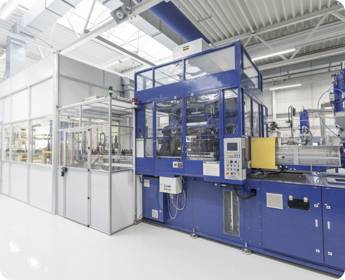 Cleanroom production machine from OBECK Verpackungen in Föritztal, Germany.