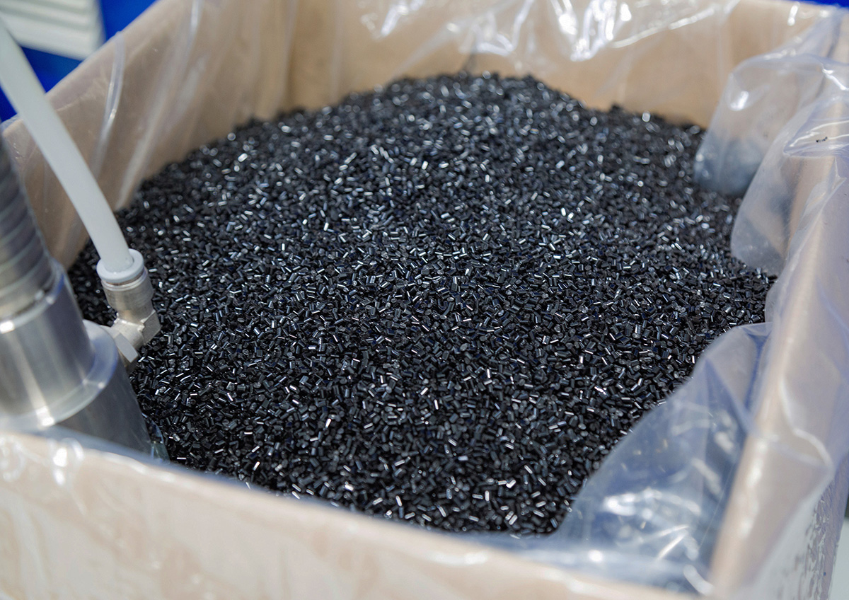 Coloured Polypropylene, ready for production of our pp closures.