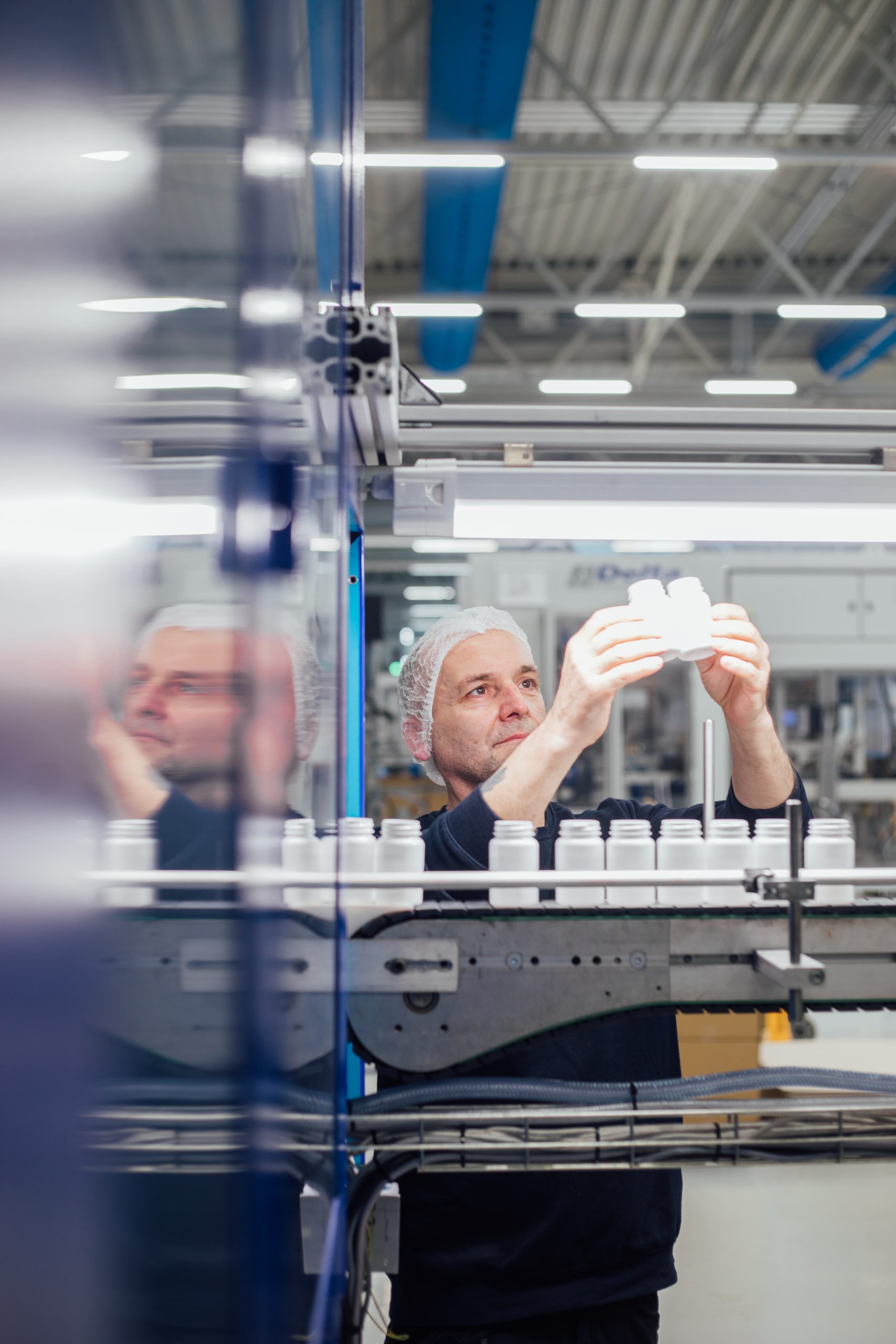 Daily quality controls of our Pill jars done by our dedicated staff.